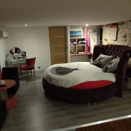 Domaine De Cyrce Bed & Breakfast 3*