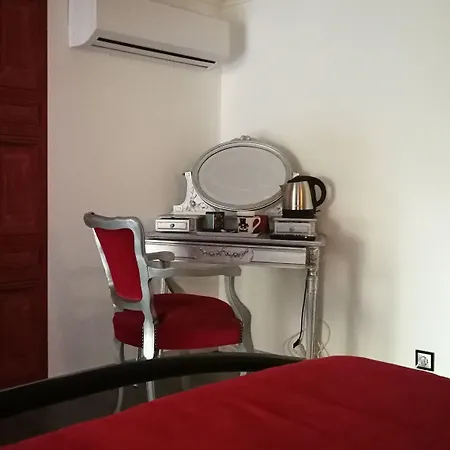 Domaine De Cyrce Bed & Breakfast 3*